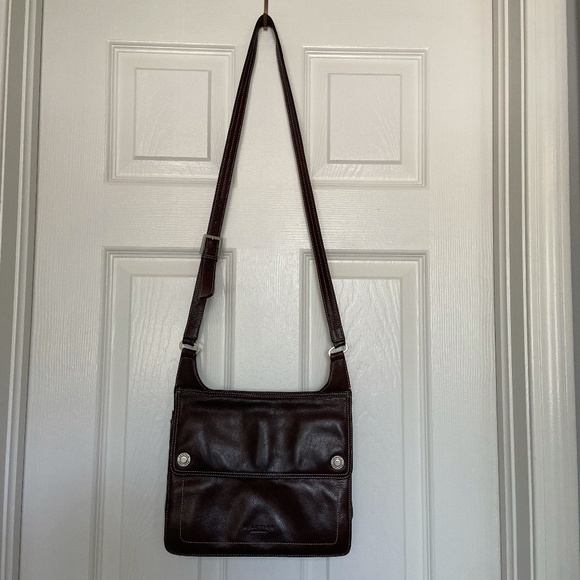 Kenneth Cole Reaction Genuine Leather Vintage Crossbody Bag - Picture 2 of 10